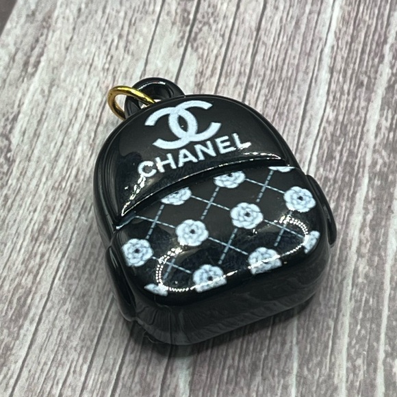 SALE❣️CHANEL Backpack Charm Stamped CC Logo Pendant Charm Camellia Black & White - Picture 3 of 12